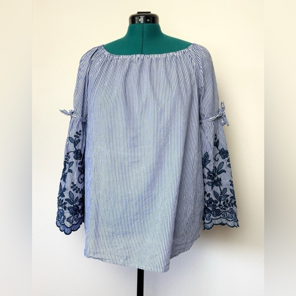 Fever Woman’s Blouse Medium Blue Striped Top Bell Sleeve Relaxed Fit 100% Cotton